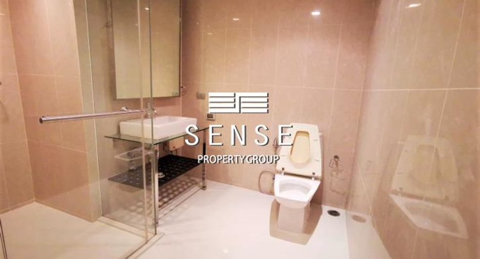 For rent 2 bedrooms condo in Khlong Toei, Bangkok