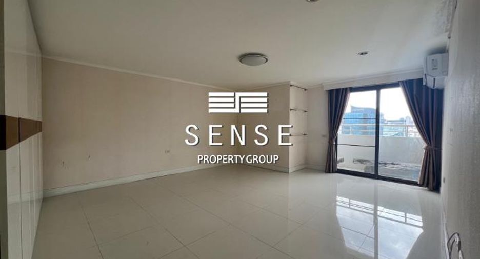 For sale 3 bedrooms condo in Watthana, Bangkok