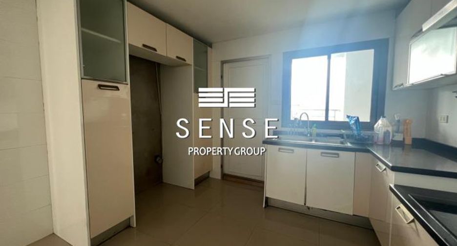 For sale 3 bedrooms condo in Watthana, Bangkok