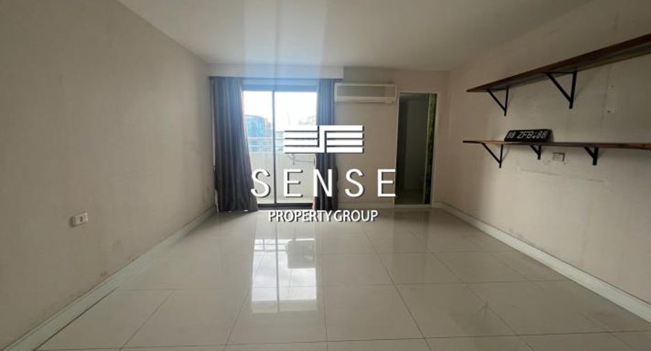 For sale 3 bedrooms condo in Watthana, Bangkok