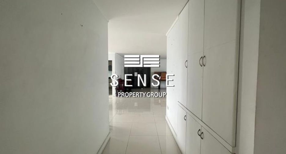 For sale 3 bedrooms condo in Watthana, Bangkok