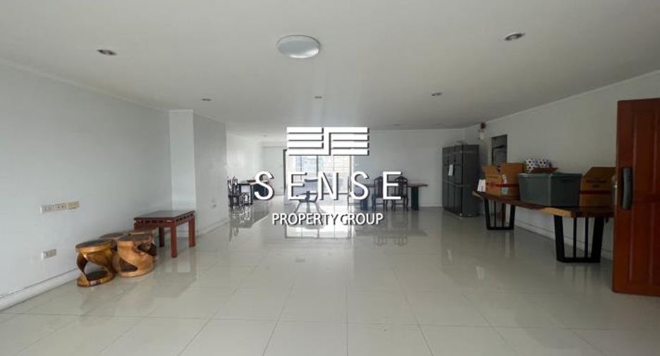 For sale 3 bedrooms condo in Watthana, Bangkok