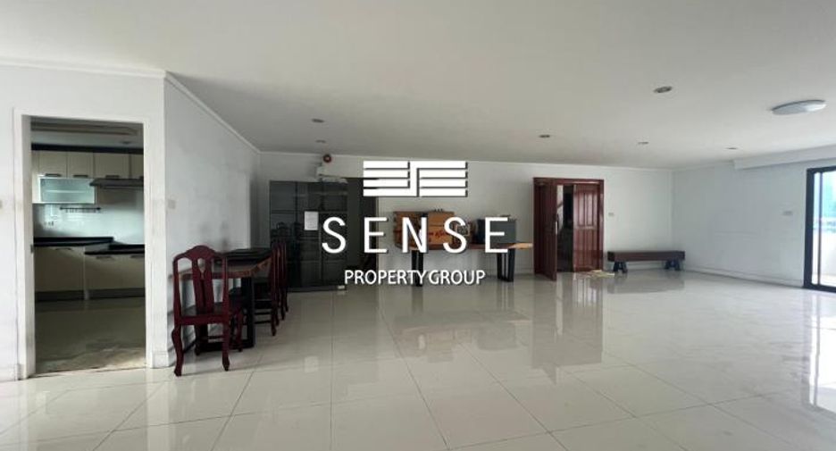 For sale 3 bedrooms condo in Watthana, Bangkok