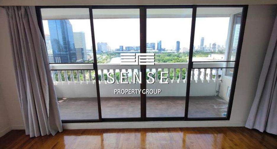 For rent 4 bedrooms condo in Khlong Toei, Bangkok