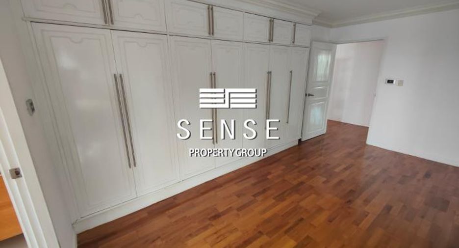 For rent 4 bedrooms condo in Khlong Toei, Bangkok