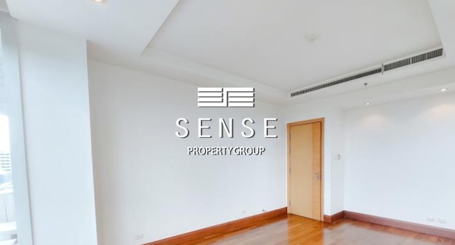 For rent 3 bedrooms condo in Sathon, Bangkok