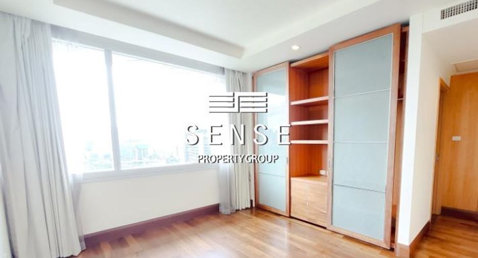 For rent 3 bedrooms condo in Sathon, Bangkok