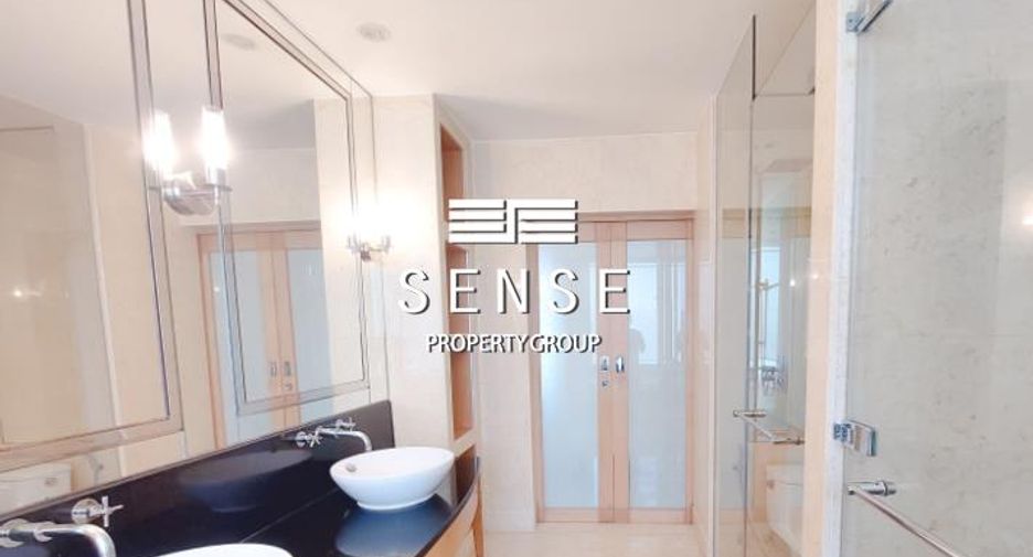 For rent 3 bedrooms condo in Sathon, Bangkok