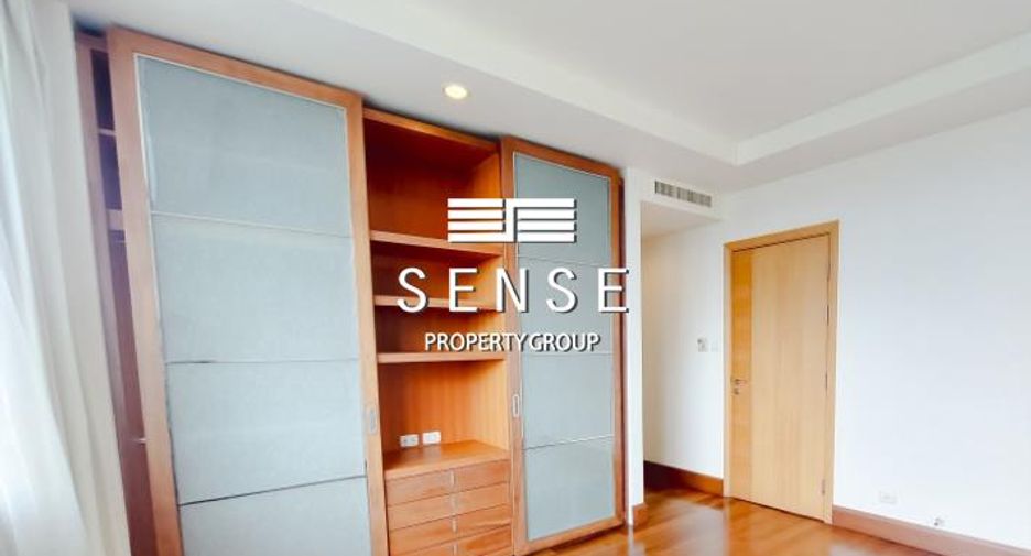 For rent 3 bedrooms condo in Sathon, Bangkok