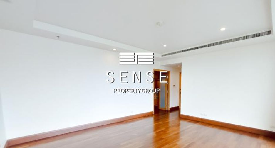 For rent 3 bedrooms condo in Sathon, Bangkok