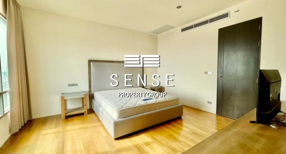 For rent 3 bedrooms condo in Khlong Toei, Bangkok