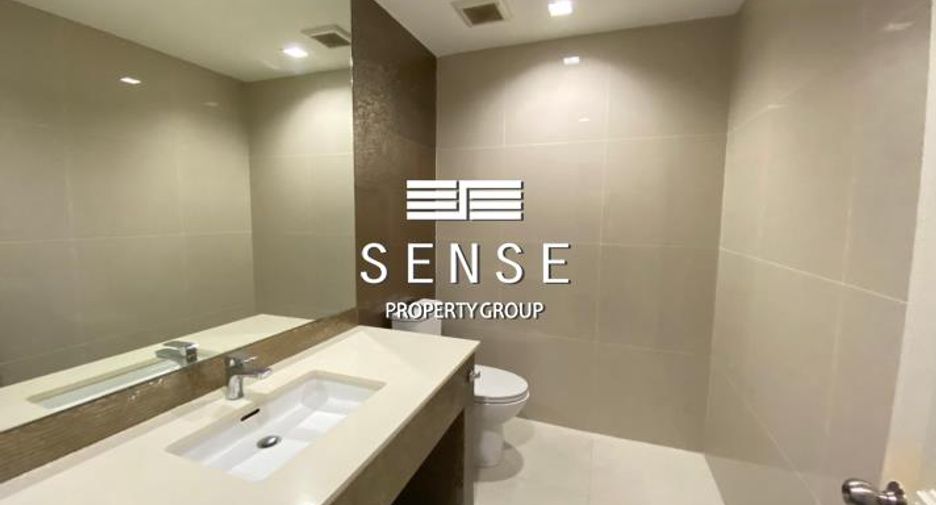 For rent 3 ベッドルーム condo in Yan Nawa, Bangkok