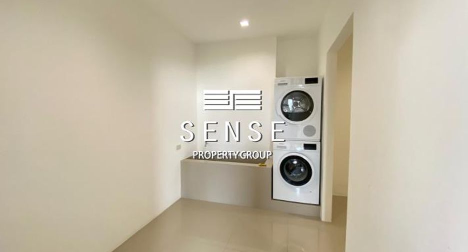 For rent 3 ベッドルーム condo in Yan Nawa, Bangkok