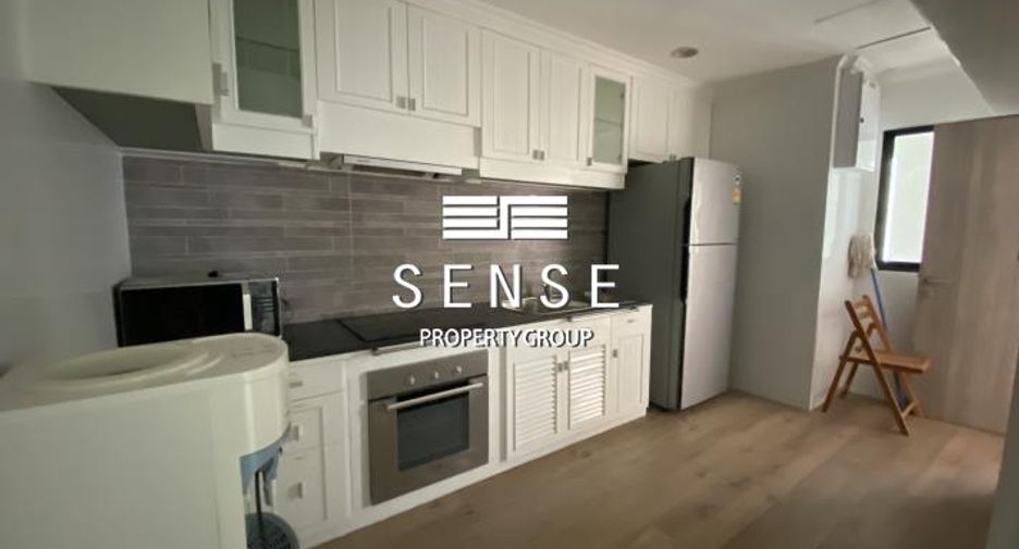 For rent 3 bedrooms condo in Sathon, Bangkok
