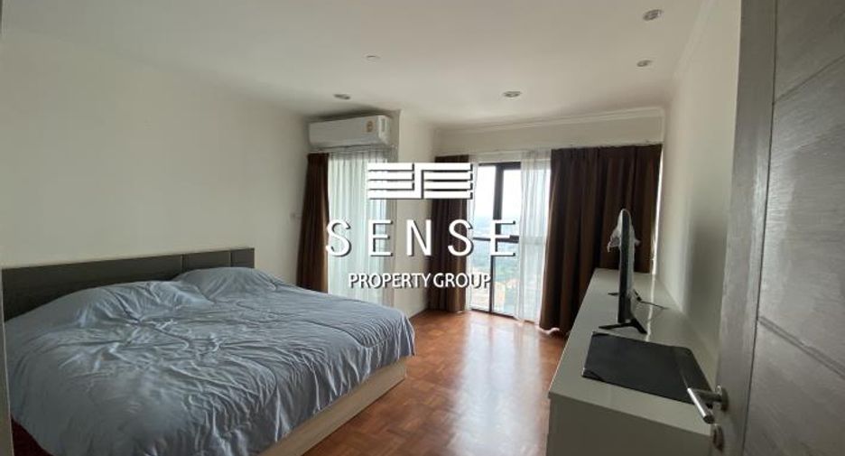 For rent 3 bedrooms condo in Sathon, Bangkok
