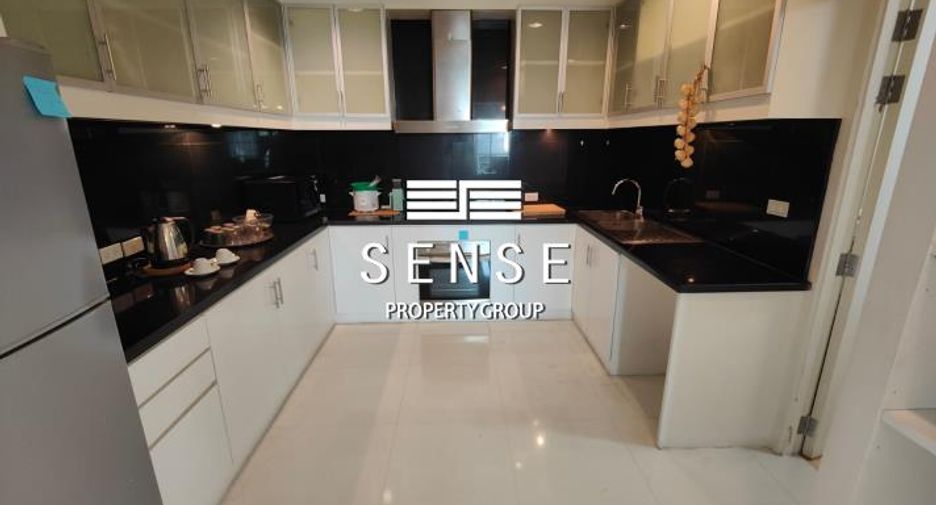 For rent 4 bedrooms condo in Pathum Wan, Bangkok