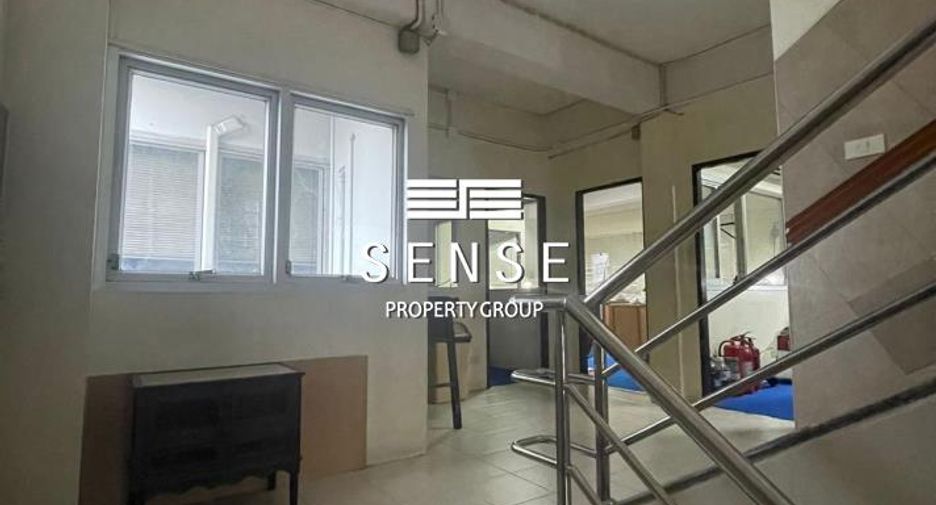 For sale 5 bedrooms townhouse in Yan Nawa, Bangkok