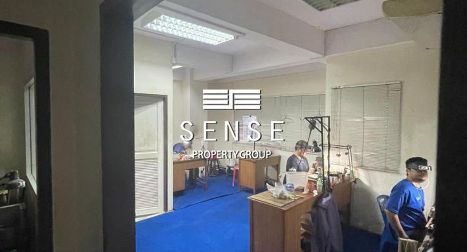 For sale 5 bedrooms townhouse in Yan Nawa, Bangkok