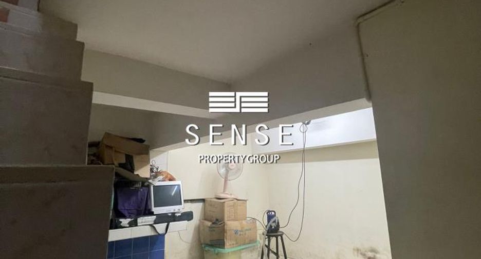For sale 5 bedrooms townhouse in Yan Nawa, Bangkok