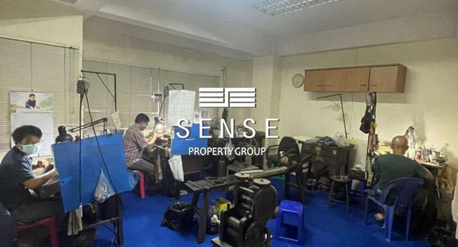 For sale 5 bedrooms townhouse in Yan Nawa, Bangkok