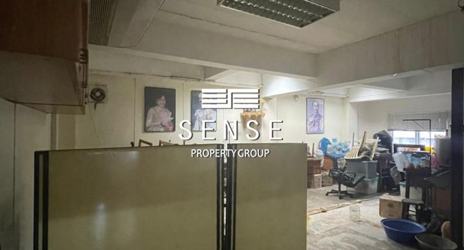 For sale 5 bedrooms townhouse in Yan Nawa, Bangkok