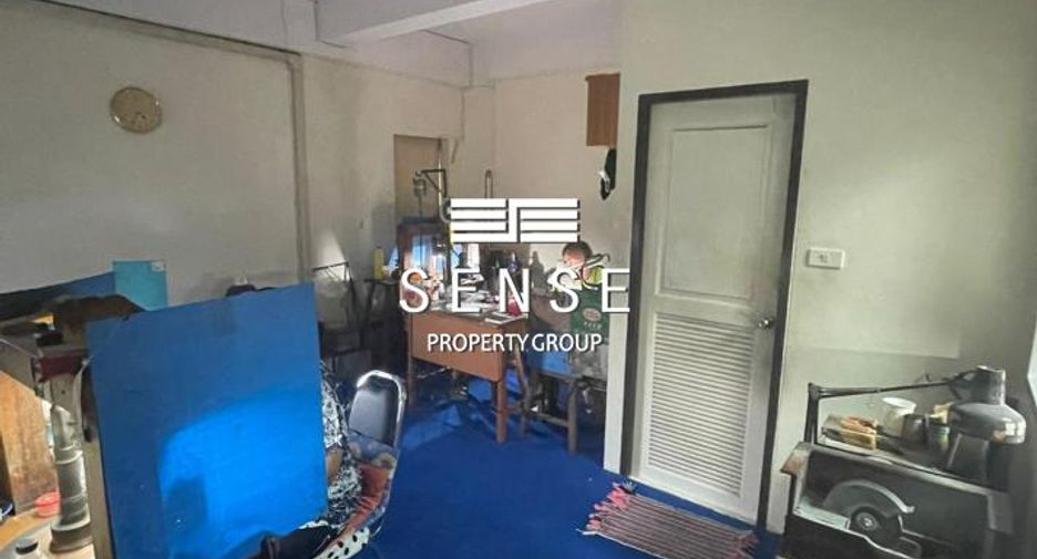 For sale 5 bedrooms townhouse in Yan Nawa, Bangkok