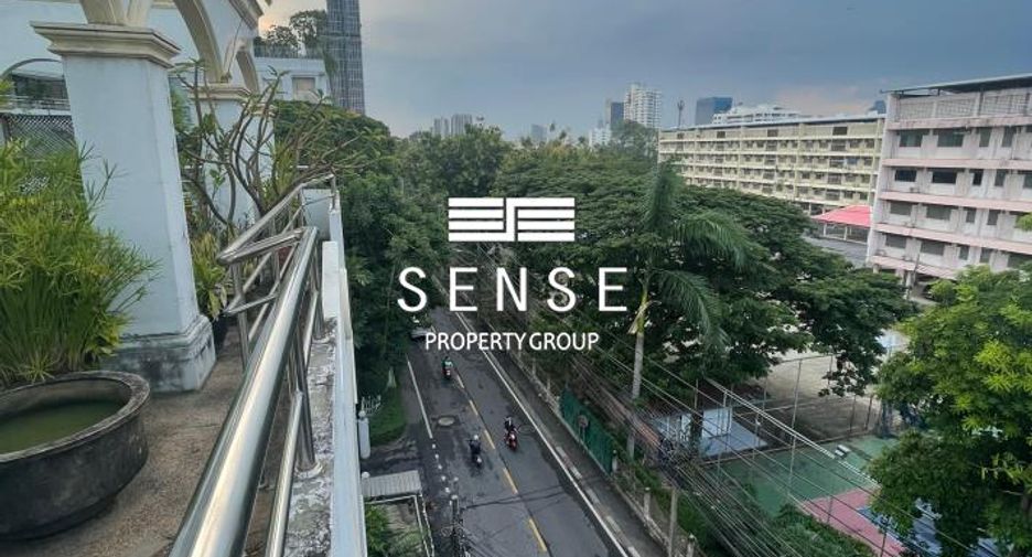 For sale 5 bedrooms townhouse in Yan Nawa, Bangkok