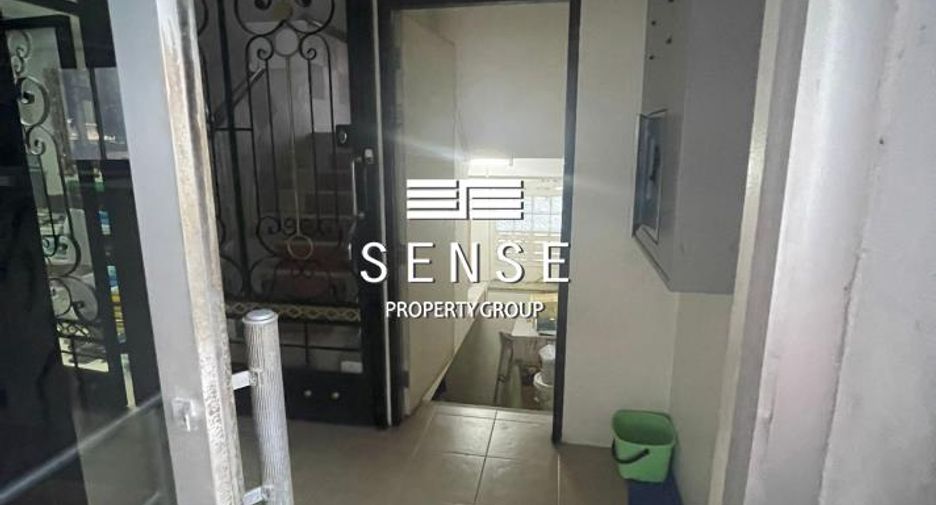 For sale 5 bedrooms townhouse in Yan Nawa, Bangkok