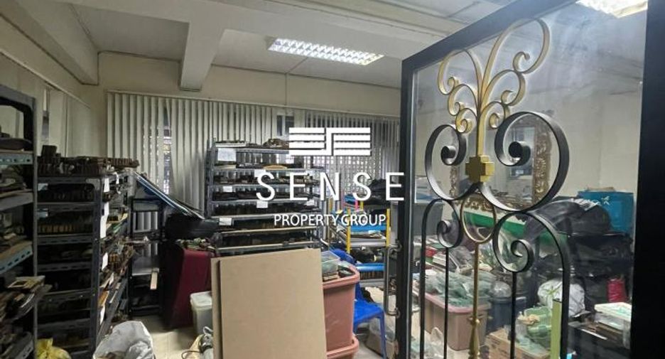 For sale 5 bedrooms townhouse in Yan Nawa, Bangkok
