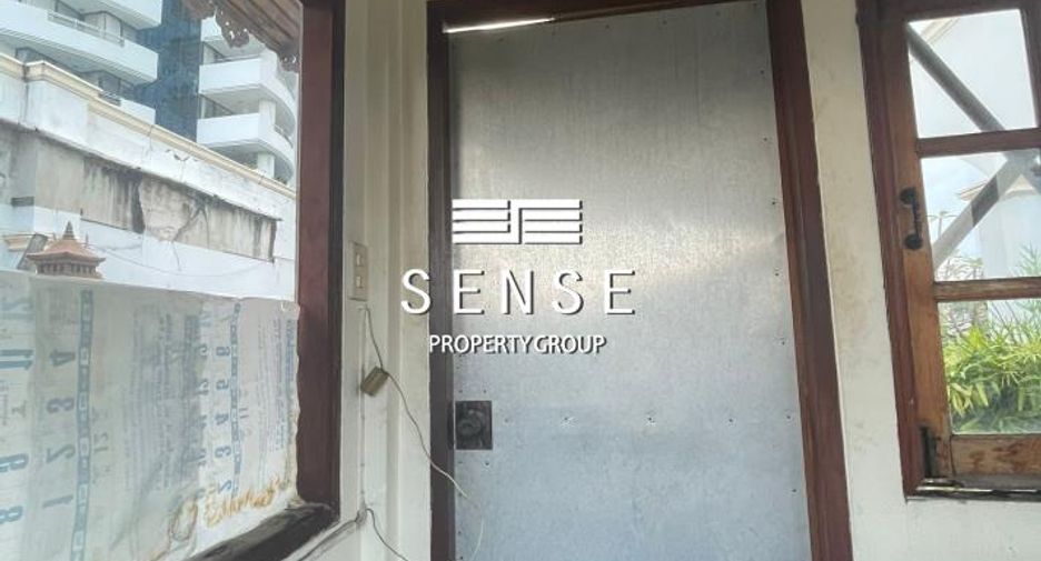 For sale 5 bedrooms townhouse in Yan Nawa, Bangkok