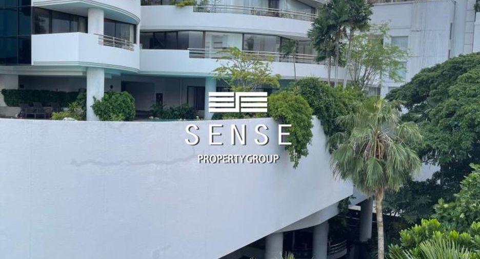 For sale 5 bedrooms townhouse in Yan Nawa, Bangkok