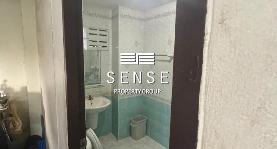 For sale 5 bedrooms townhouse in Yan Nawa, Bangkok