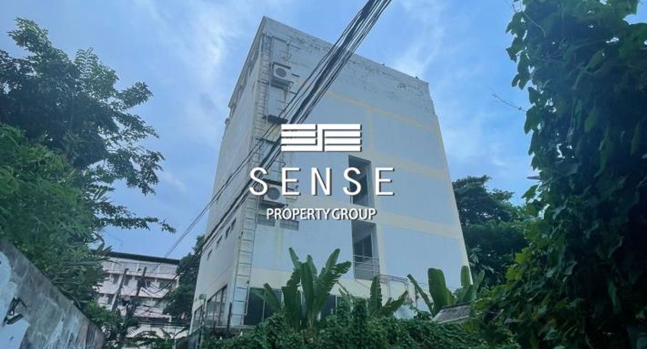 For sale 5 bedrooms townhouse in Yan Nawa, Bangkok