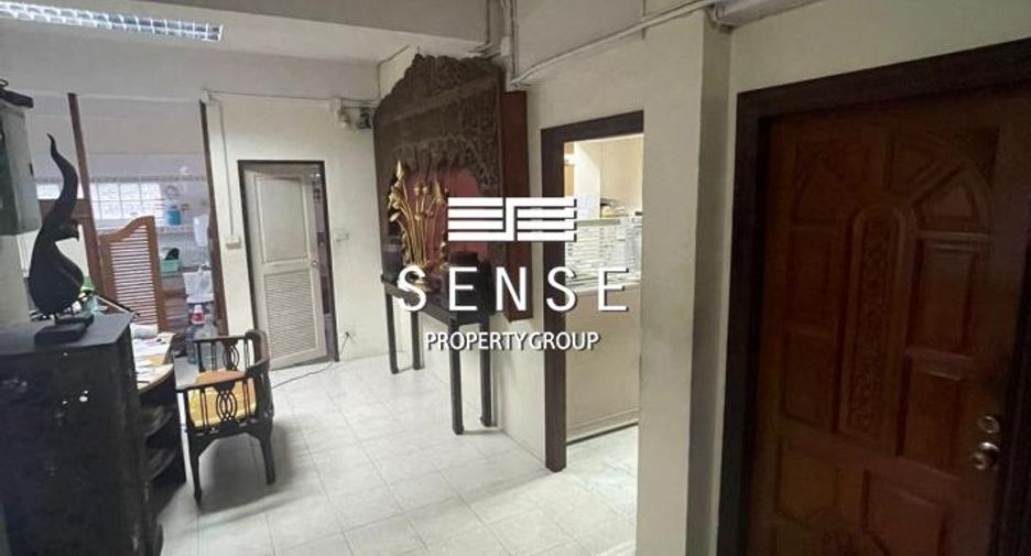 For sale 5 bedrooms townhouse in Yan Nawa, Bangkok