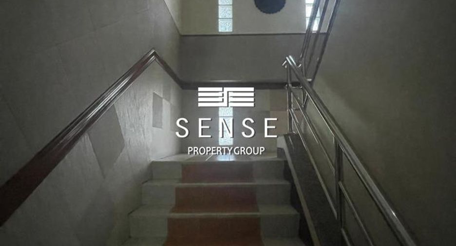 For sale 5 bedrooms townhouse in Yan Nawa, Bangkok