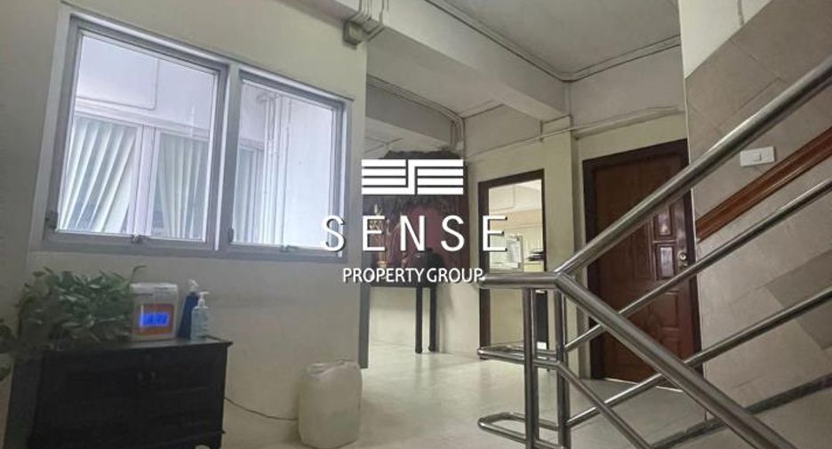 For sale 5 bedrooms townhouse in Yan Nawa, Bangkok