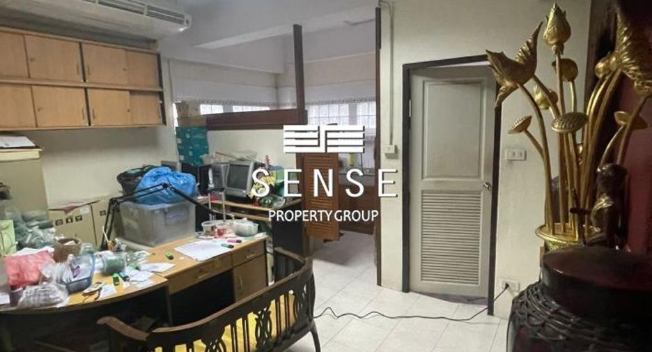 For sale 5 bedrooms townhouse in Yan Nawa, Bangkok