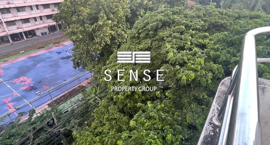 For sale 5 bedrooms townhouse in Yan Nawa, Bangkok