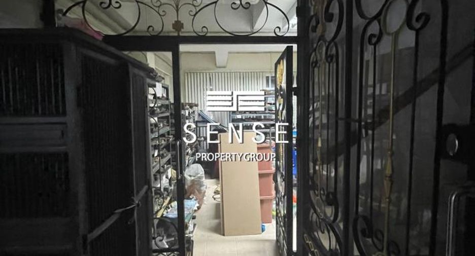 For sale 5 bedrooms townhouse in Yan Nawa, Bangkok