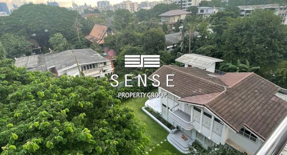 For sale 5 bedrooms townhouse in Yan Nawa, Bangkok