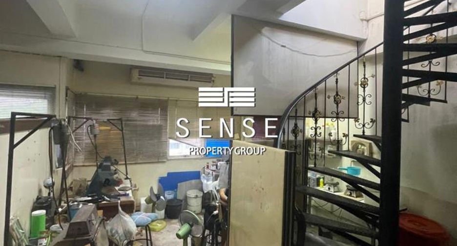 For sale 5 bedrooms townhouse in Yan Nawa, Bangkok