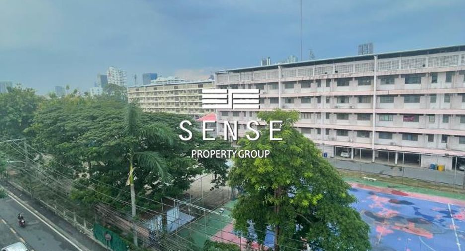 For sale 5 bedrooms townhouse in Yan Nawa, Bangkok