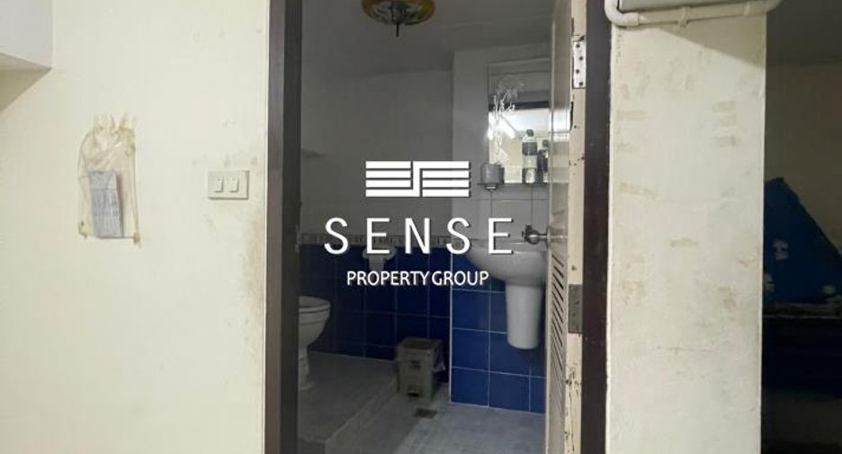 For sale 5 bedrooms townhouse in Yan Nawa, Bangkok