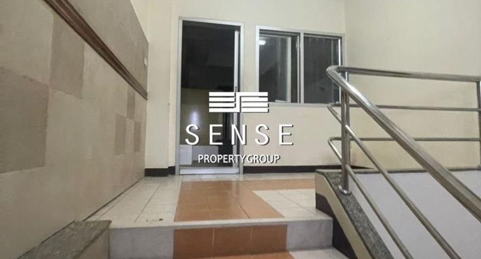 For sale 5 bedrooms townhouse in Yan Nawa, Bangkok