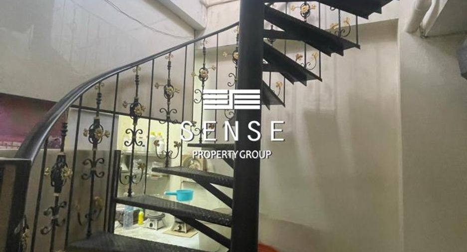 For sale 5 bedrooms townhouse in Yan Nawa, Bangkok