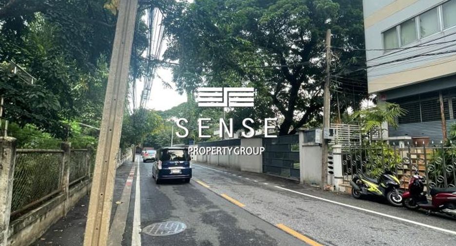 For sale 5 bedrooms townhouse in Yan Nawa, Bangkok