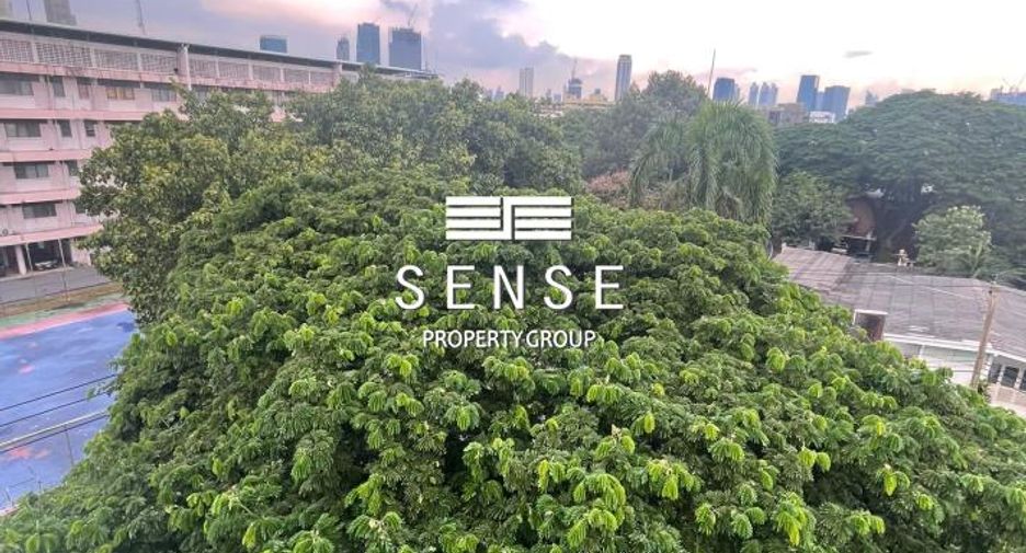 For sale 5 bedrooms townhouse in Yan Nawa, Bangkok