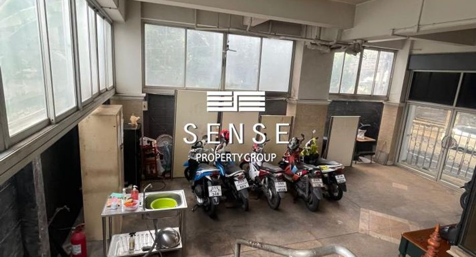 For sale 5 bedrooms townhouse in Yan Nawa, Bangkok