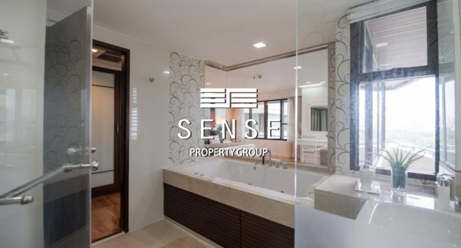 For rent 4 bedrooms condo in Khlong Toei, Bangkok