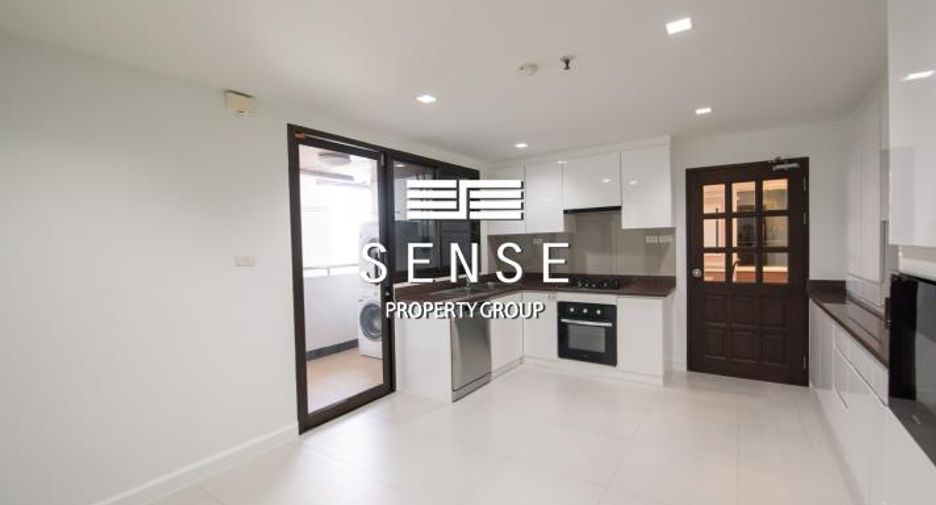 For rent 4 bedrooms condo in Khlong Toei, Bangkok